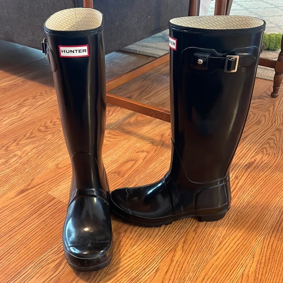 Hunter brand- Black Tall Women’s Rainboots - Picture 1 of 4